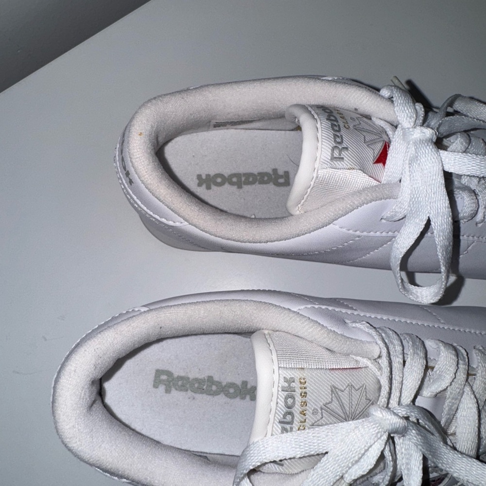 Reebok Classic White Sneakers size 7.5 - Picture 3 of 6